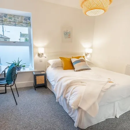 Porthleven Bed & Breakfast *